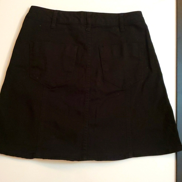 Black mossimo skirt  size 4 - Picture 2 of 4